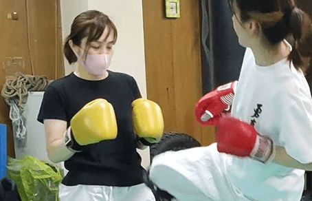 女性